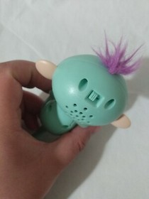 WowWee Kiki Fingerlings Glitter Monkey Interactive Baby Pet Turquoise