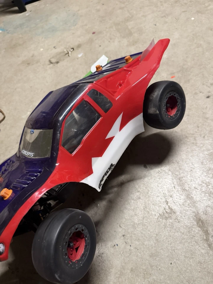 Camión Team Associated RC10 todo terreno escala 1/10 2x2 recorrido corto Sc6.4 Foto 2 de 3