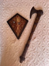 Ragnar Lothbrok Vikings Replica Axe w/ Wall Display Plaque Wood Grain Decor