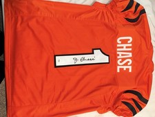 2022 Leaf Autographed Football Jersey Edition 28