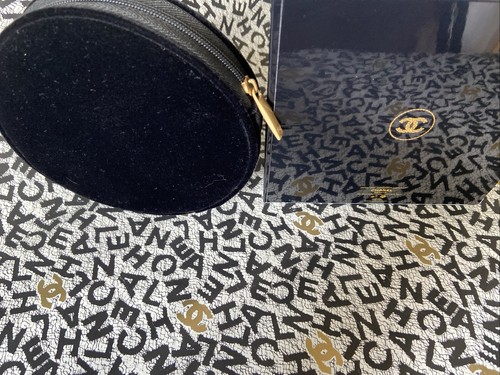 Chanel Black Velvet Round Makeup Cosmetic Bag 15cm diameter,3cm wide - Picture 4 of 4