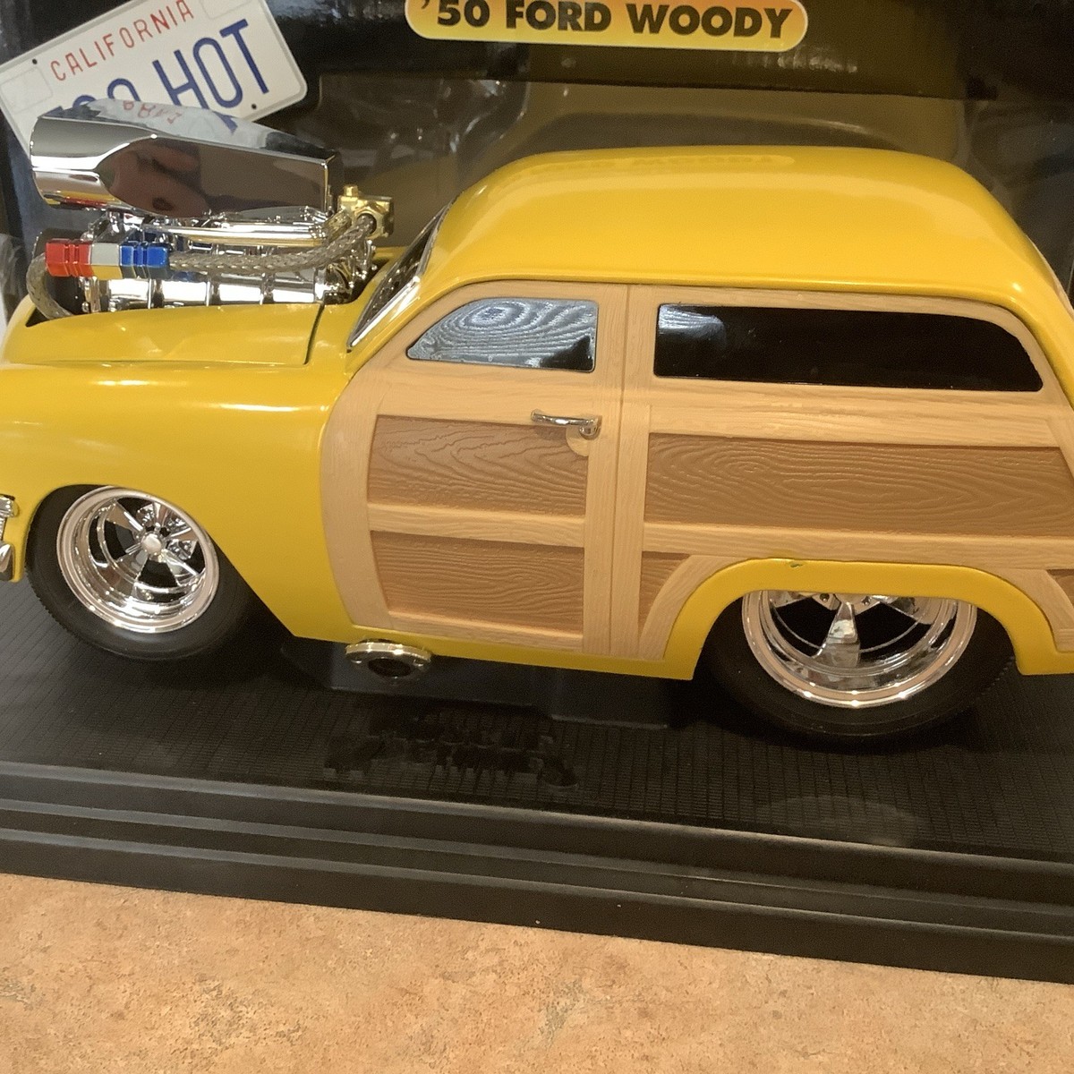 Vintage 1/18 Muscle Machine 1950 FORD WOODYWAGON