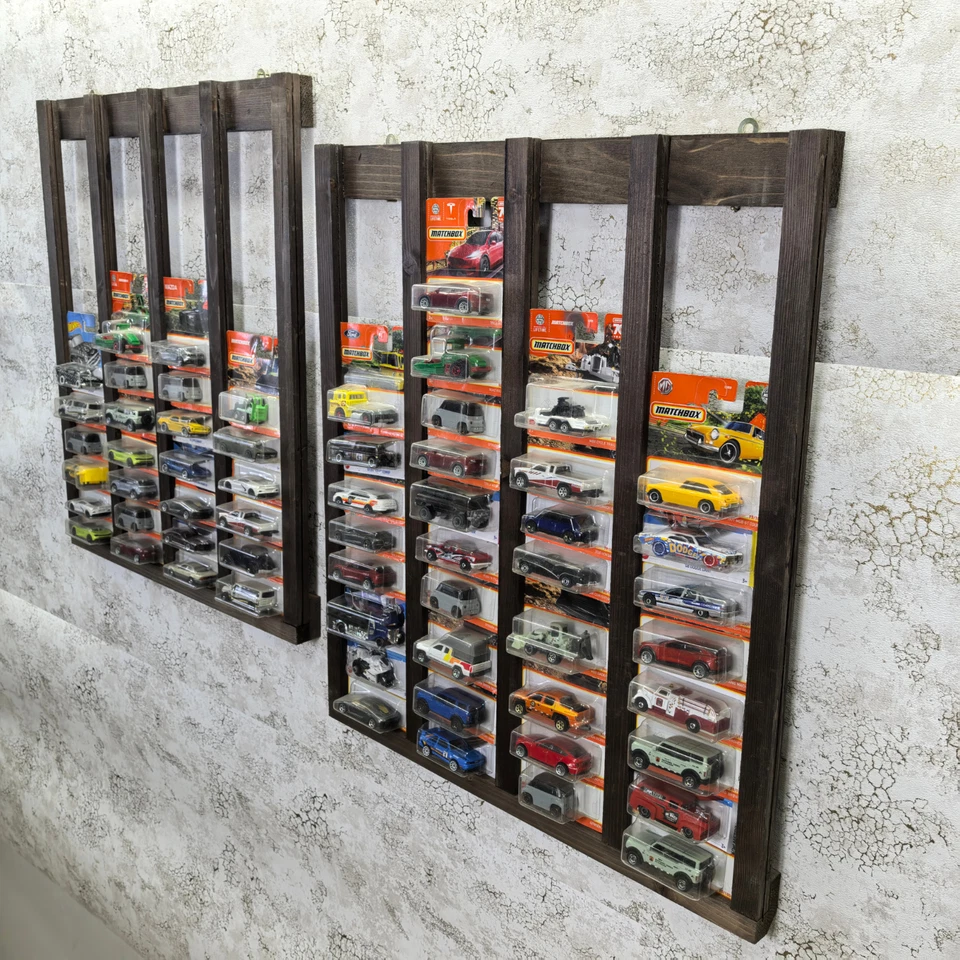 Marco de estante de exhibición Hot Wheels Matchbox tiene capacidad para 52 cardados regulares. Foto 3 de 4