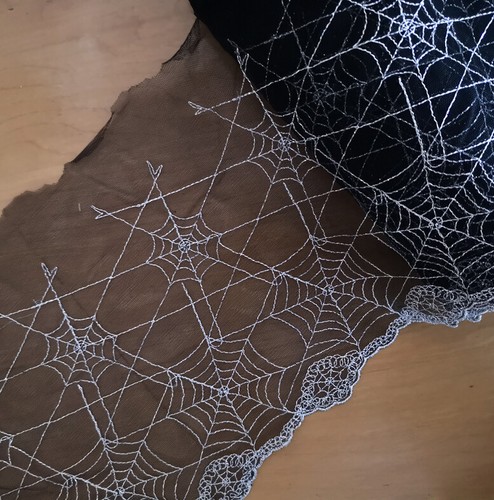 6 Yard 8" Wide Halloween Balck Mesh Tulle Lace/Silver Metallic Spider Web eh0231 - Picture 3 of 4
