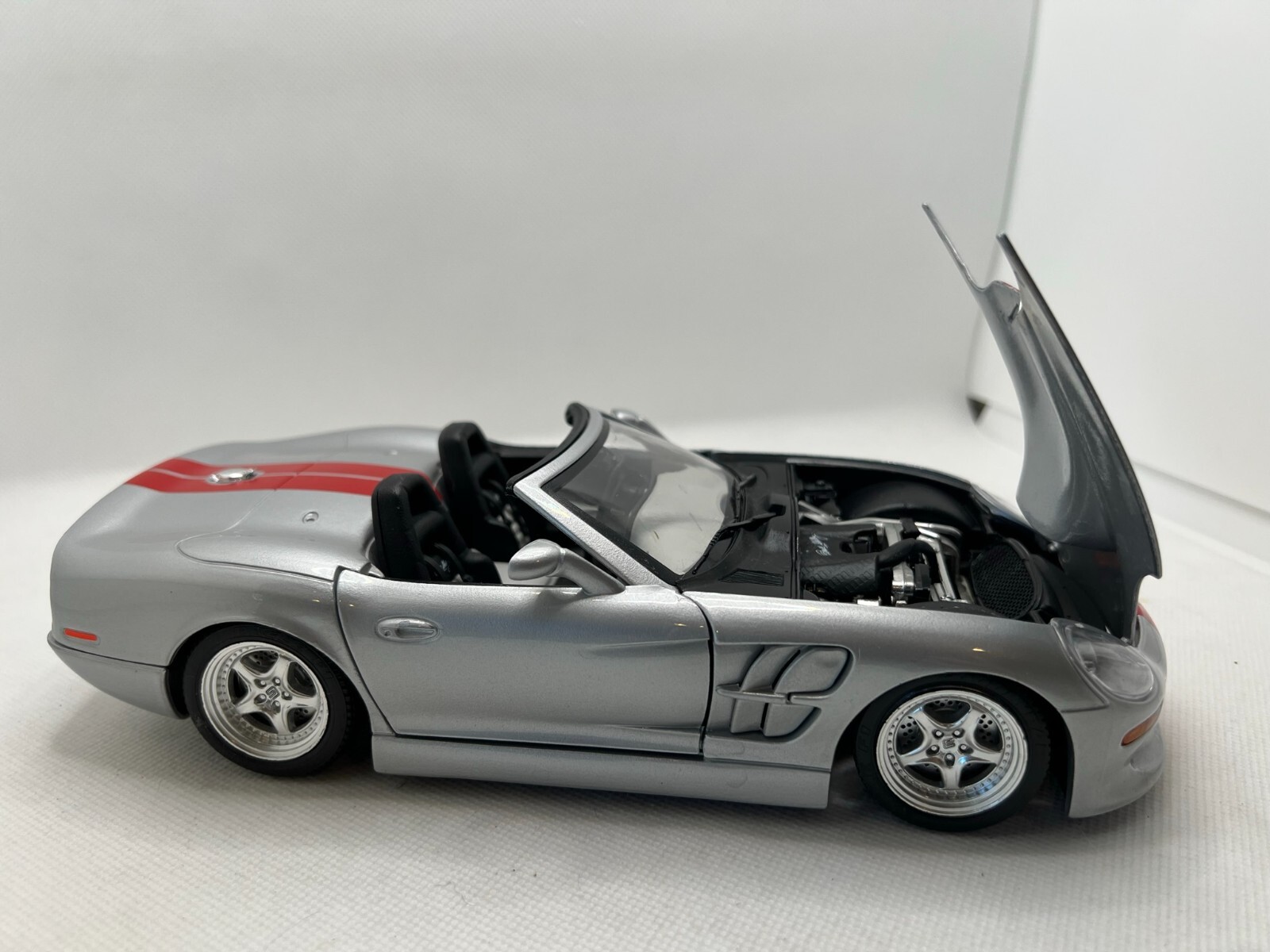 Picture 5 of 24