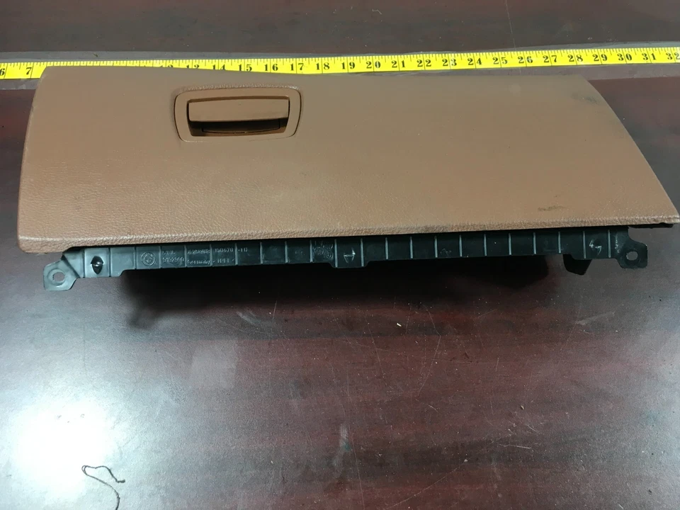 BMW 528I F10 F11 2011-2016 guantera compartimento de almacenamiento tapa de puerta cubierta OEM. Foto 4 de 4
