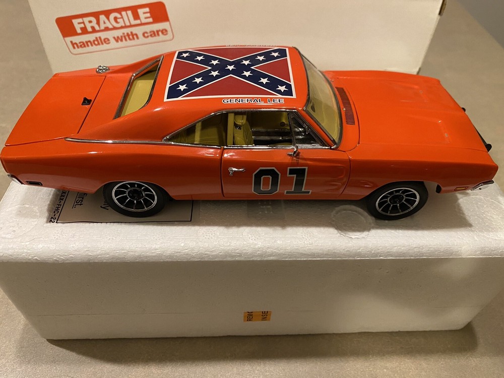 DANBURY MINT 1969 DODGE CHARGER  THE GENERAL LEE VERY RARE