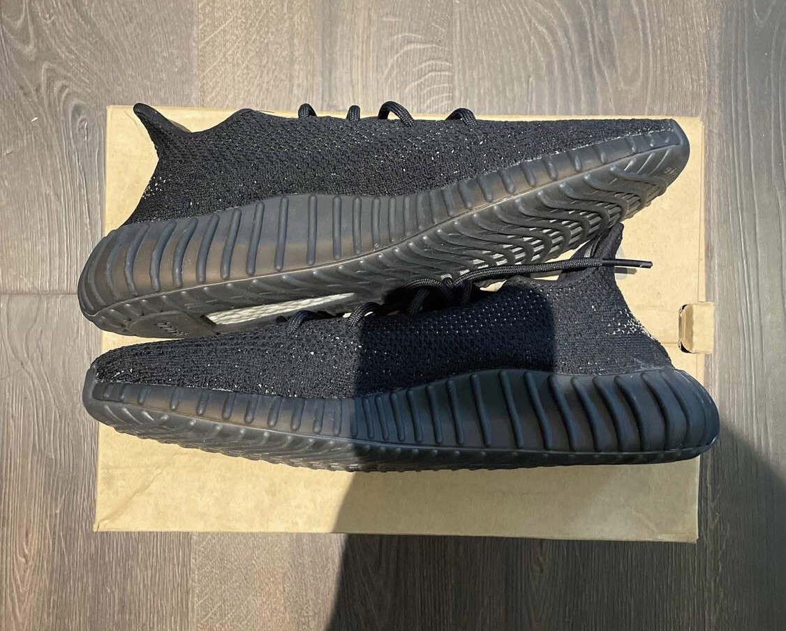 Size 10.5 - Vnds adidas Yeezy Boost 350 V2 Green. 1000percent Authentic image 2