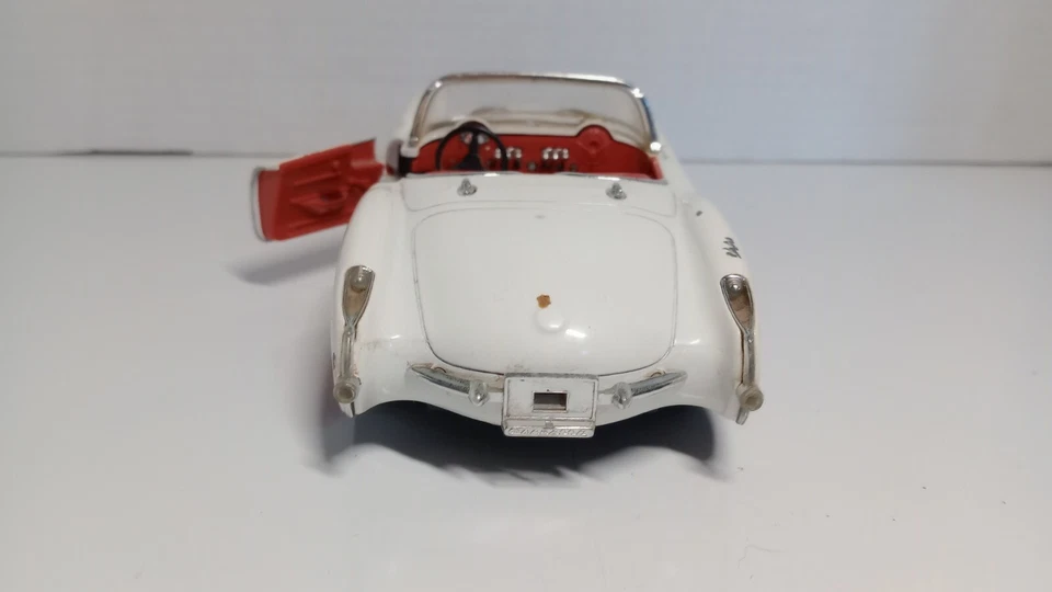 1957 Corvette Convertible White w/Red Interior Collectors Toy Car Bburago Co - Image 4 of 4