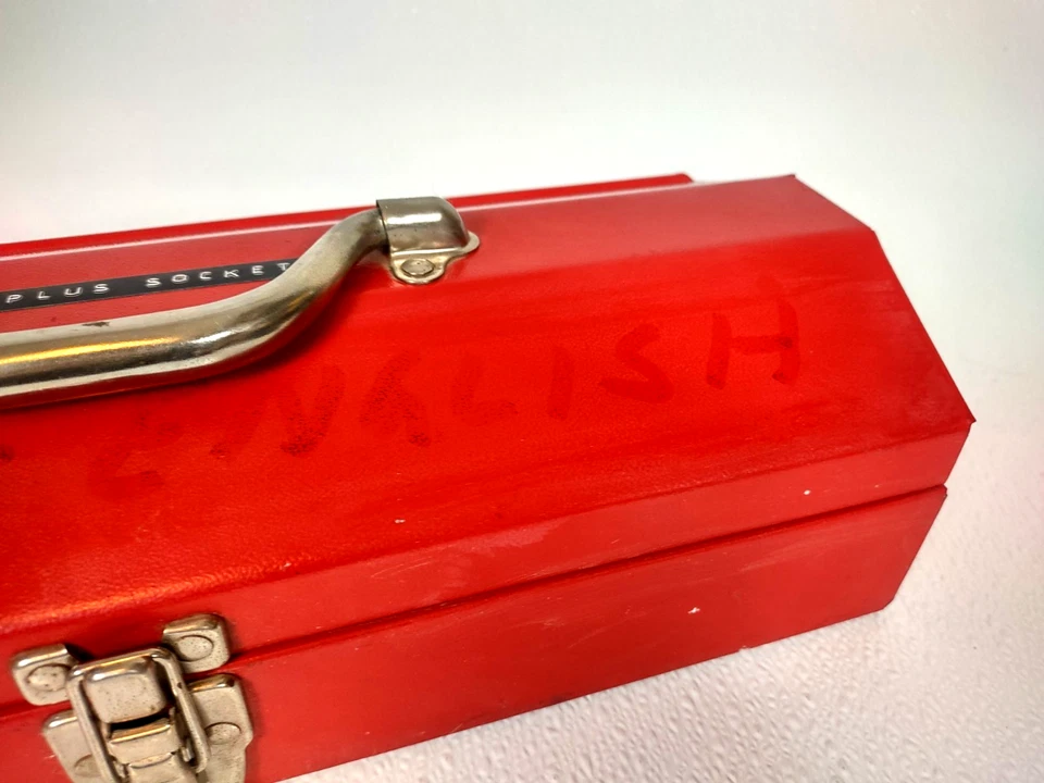 Vintage Homak 16" Red Metal Toolbox Low Profile 6”x6.5”x4” - Image 4 of 4