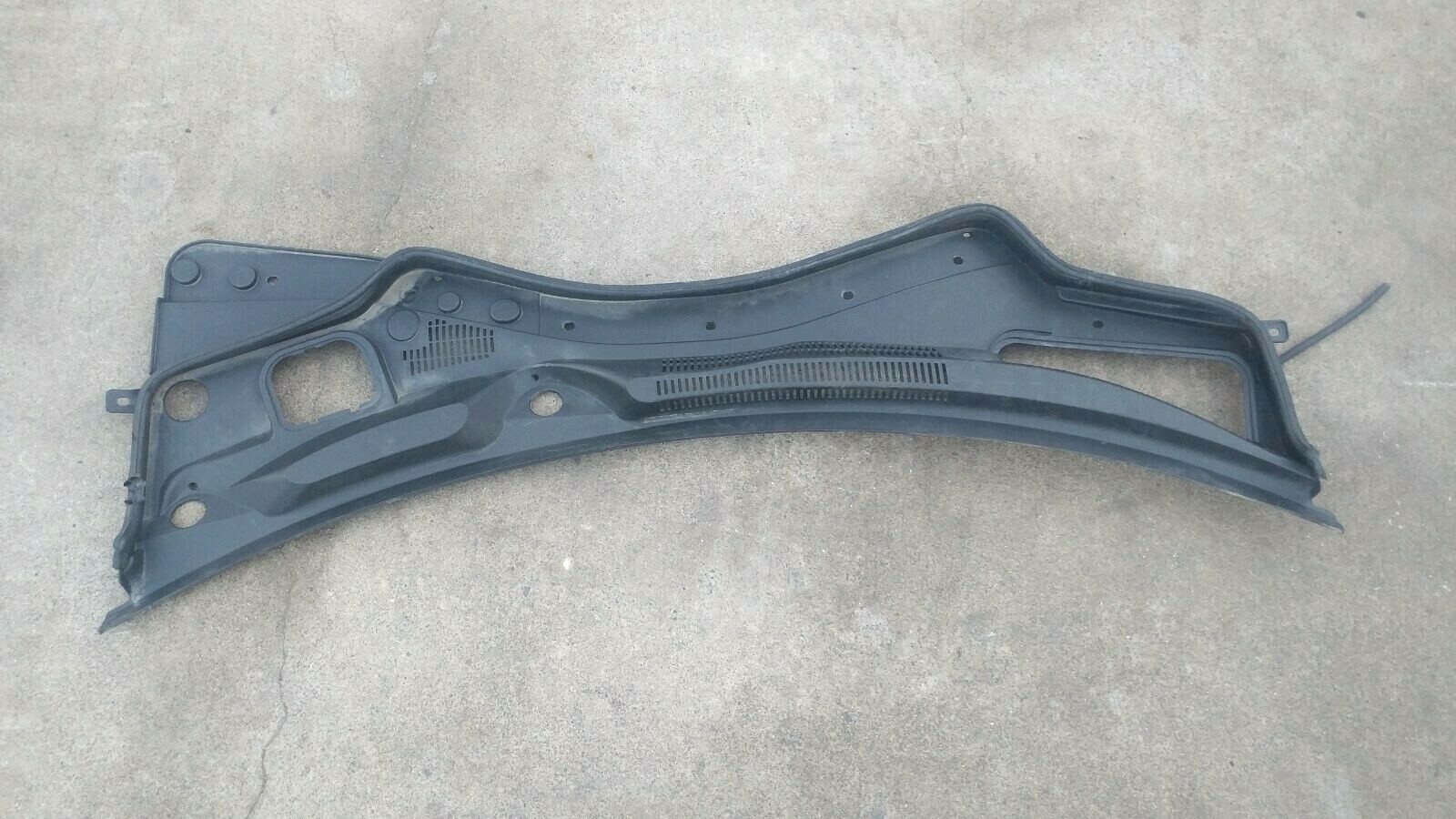 14 Maserati Ghibli M157 Q4 Front Windshield Wiper Cowl Vent Panel 670010468