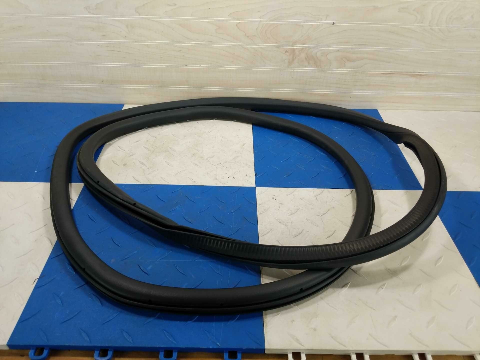 1618 Lincoln MKX OEM RH Rear Door Weather Stripping Seal BLK eBay