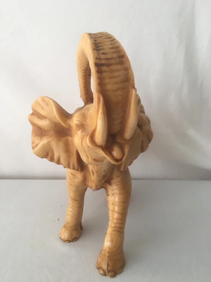 STATUE D'ÉLÉPHANT EN RÉSINE MARRON CLAIRE H. 26 VINTAGE - Photo 3/4