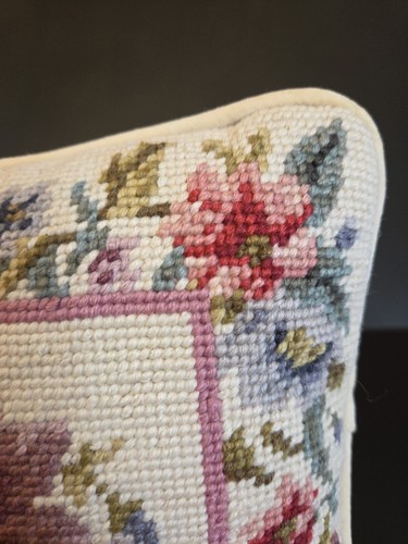 Vintage Needlepoint Pillow Victorian Floral Design Cream Velvet Back 10"x10" - Bild 5 von 7