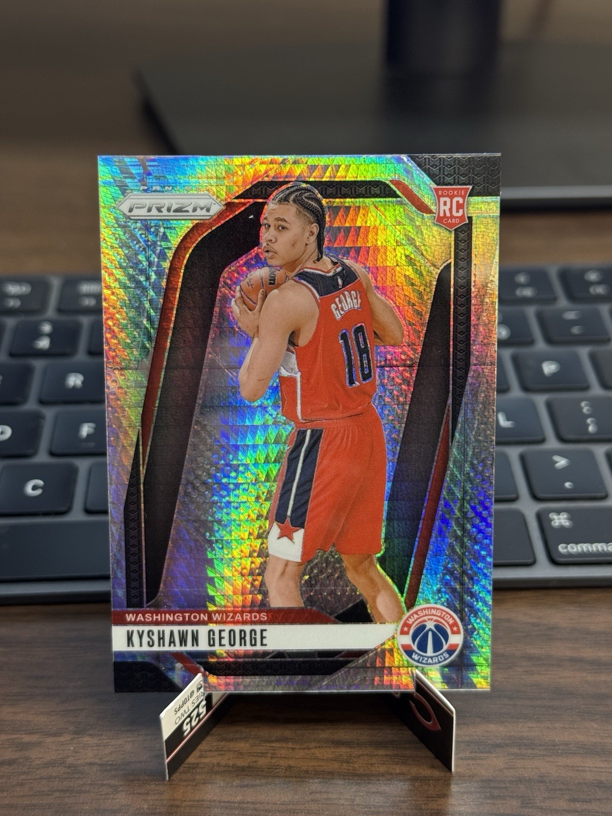 2024-25 Panini Prizm - Kyshawn George #257 Hyper Prizm (RC)