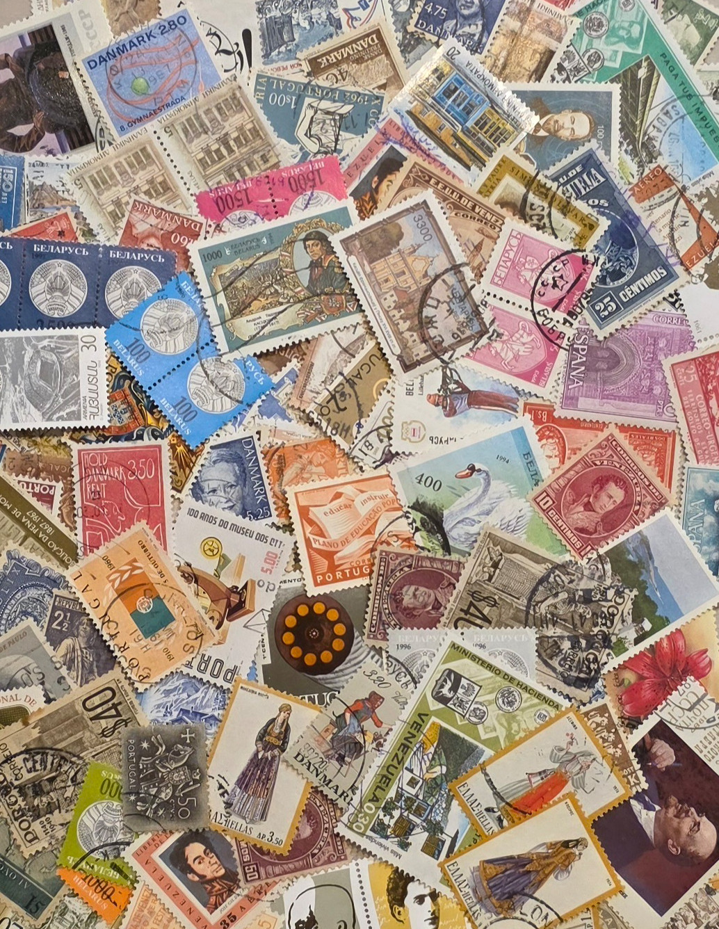 Worldwide Stamp Collection Lot (1000) - Mixed Foreign Vintage Used Off Paper