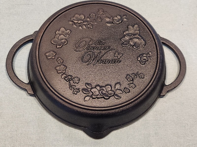 The Pioneer Women Timeless Cast Iron Skillet 9.5" double Handled Floral