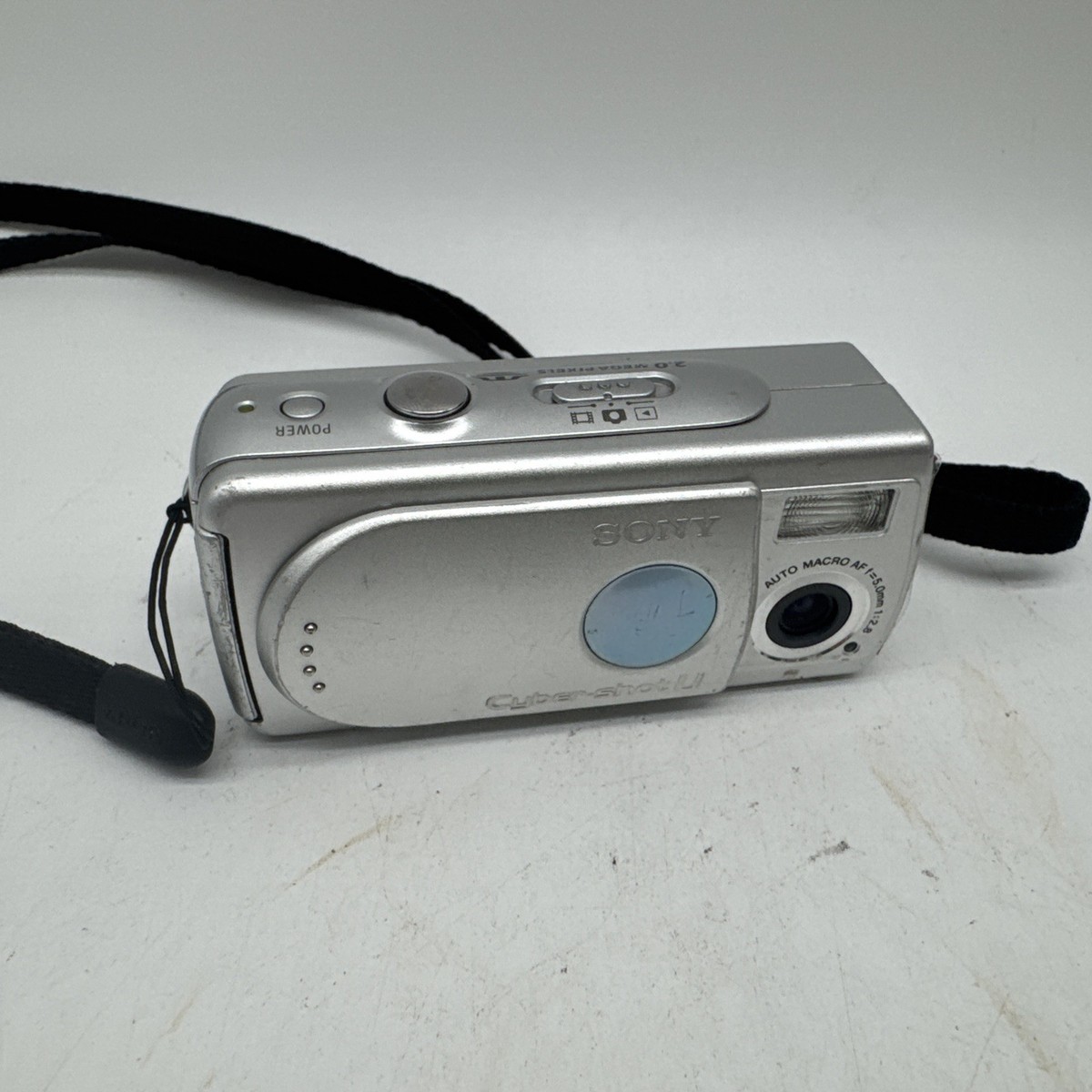 Sony Cyber-Shot U DSC-U30 2.0MP Digital Camera - Silver W/ Case