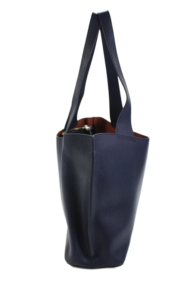 Bolso de hombro Hobo para mujer de cuero granulado tono dorado azul marino Foto 3 de 4