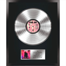Pearl Jam &ndash; Ten / LP Platinum 12 inches / Souvenir in black frame / Memorabilia