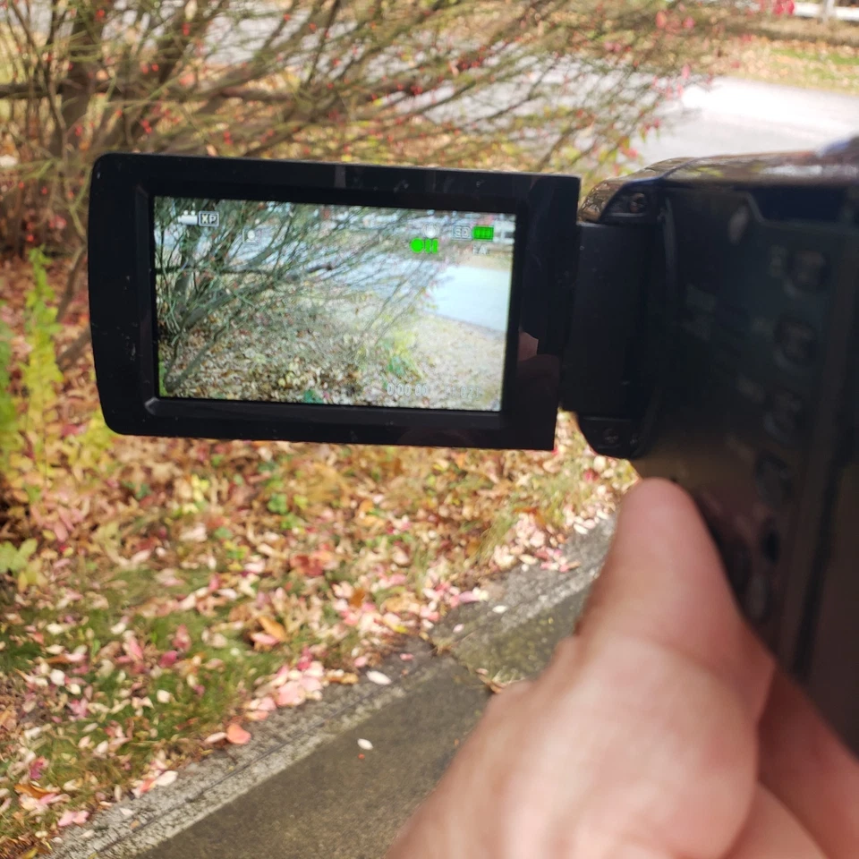 JVC Everio GZ-E100AU 40x Zoom Full HD Camcorder Blue Battery Charger & SD Card - Image 3 of 4