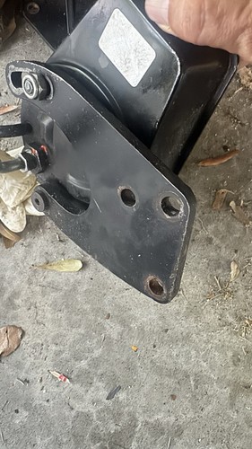 Saginaw Power Steering Pump and bracket For Ford 302 and SBF pulley system - Picture 3 of 3