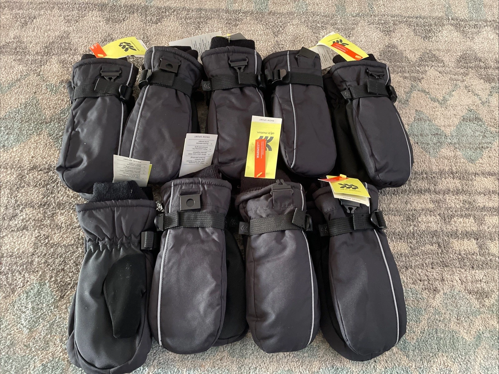 Ski Mittens Kids Sz Age 4-7 Black All In Motion Winter Gloves Lot Of 9 Brand New
Opens in a new wind