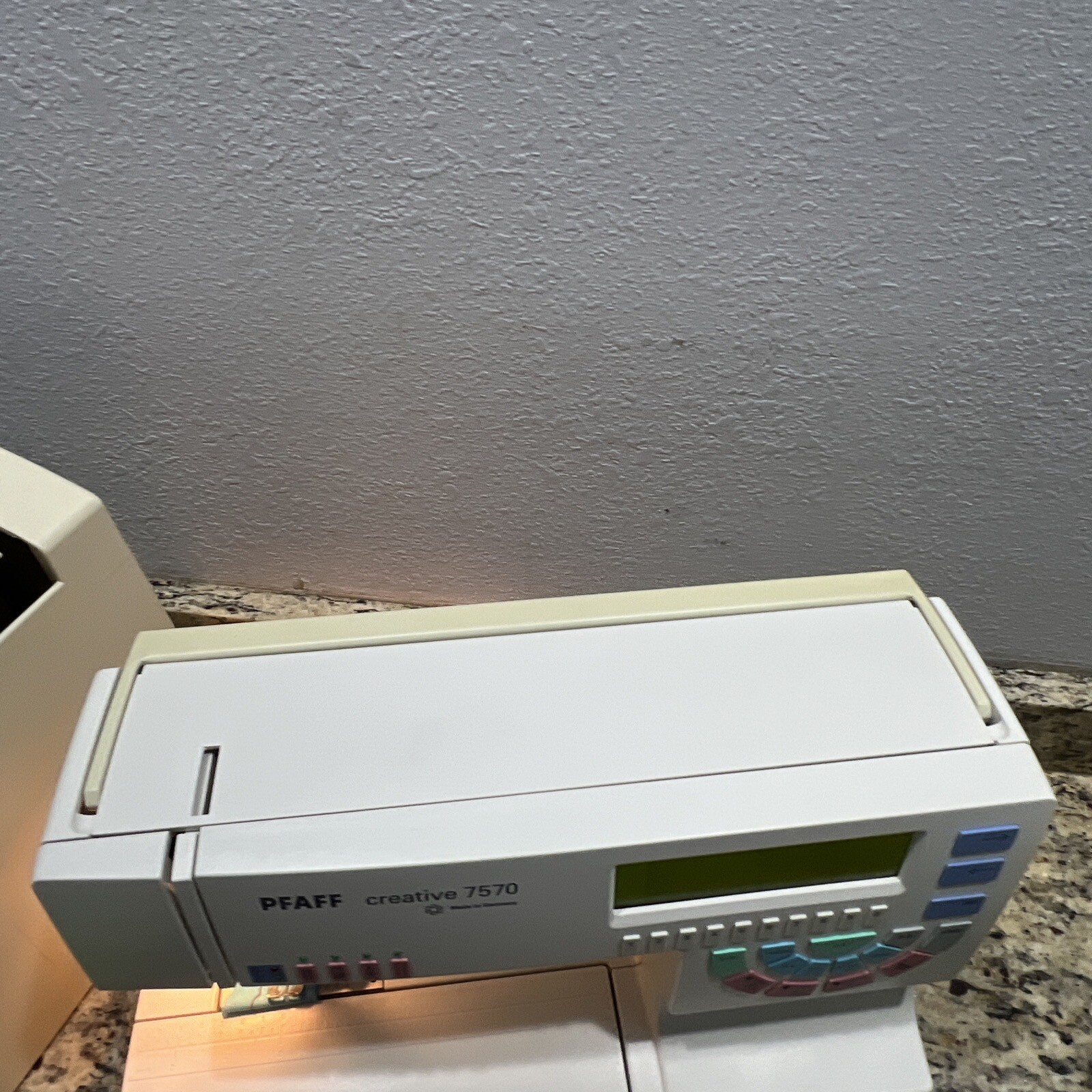 PFAFF 7570 Creative Sewing Embroidery Machine/Creative Fantasy/SERVICED