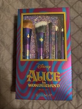 SIGMA BEAUTY X ALICE NEL PAESE DELLE MERAVIGLIE SET PENNELLI E BORSA TRUCCO NUOVA EDIZIONE SPECIALE