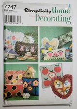 1997 Simplicity Home Decorating Pattern 7747 Applique Pillows Uncut