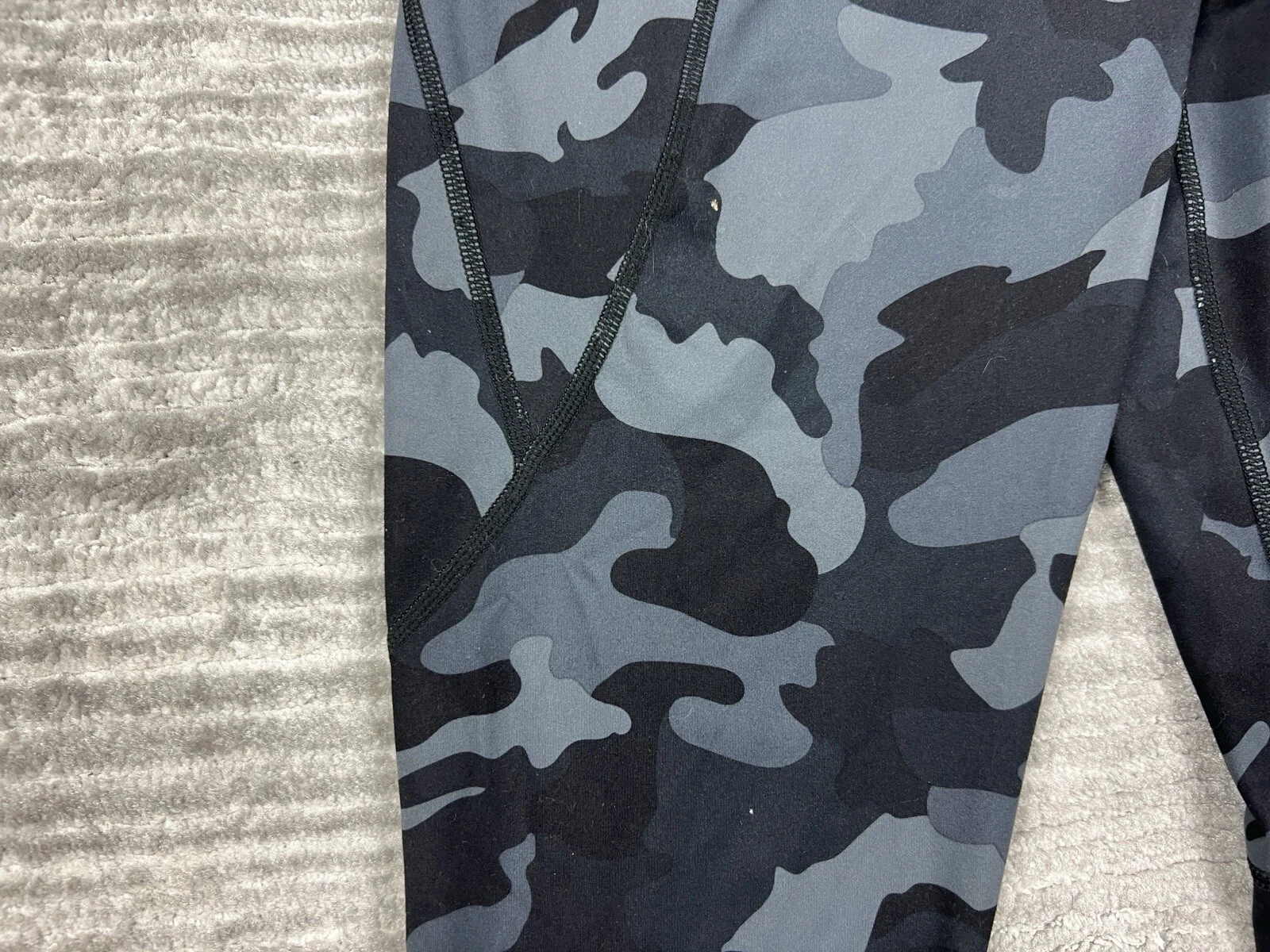 yogalicious camo capri side pockets high-rise leggings