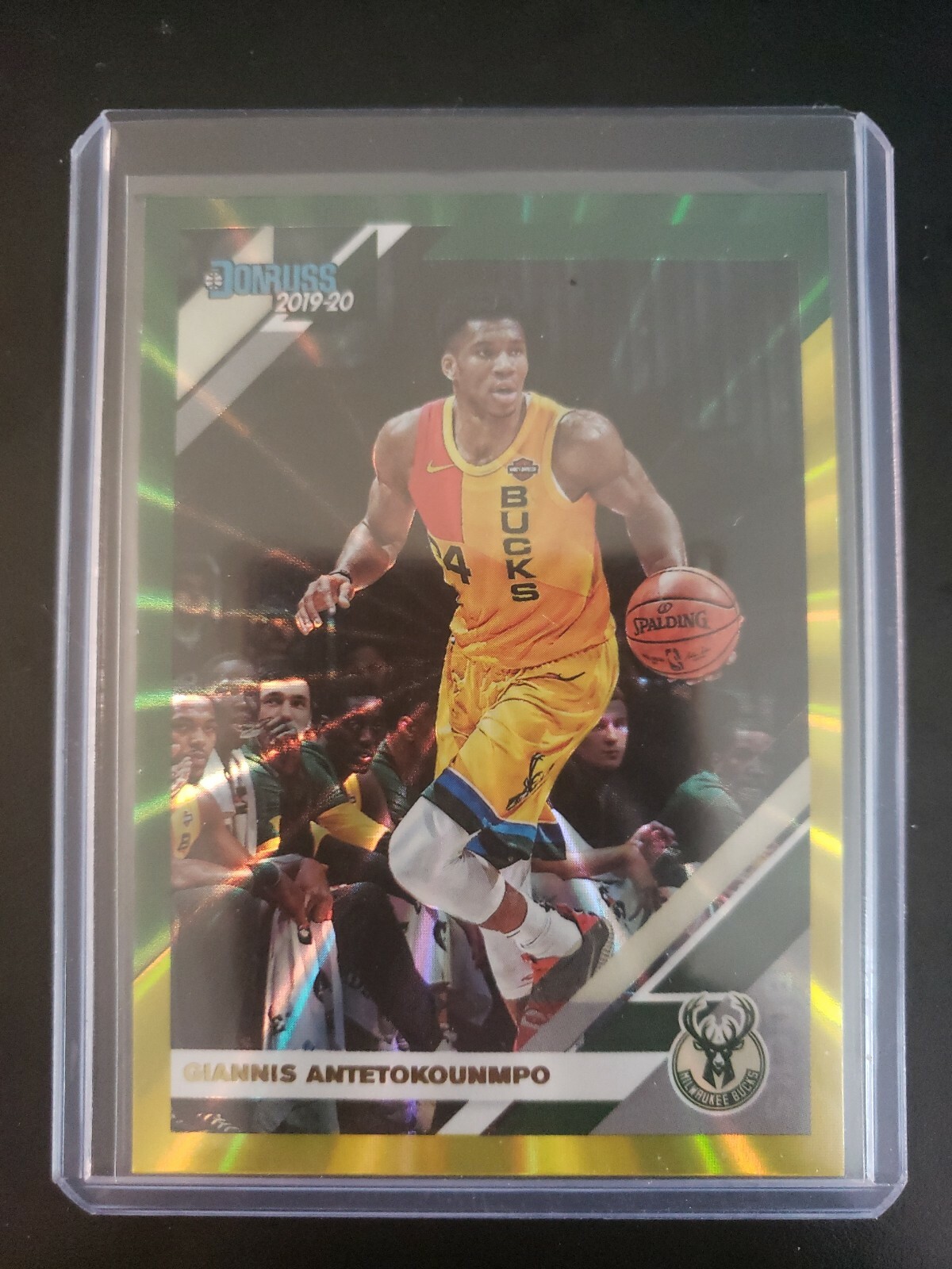 2019-20 Panini Donruss Giannis Antetokounmpo Green & Yellow Laser Milwaukee Buck