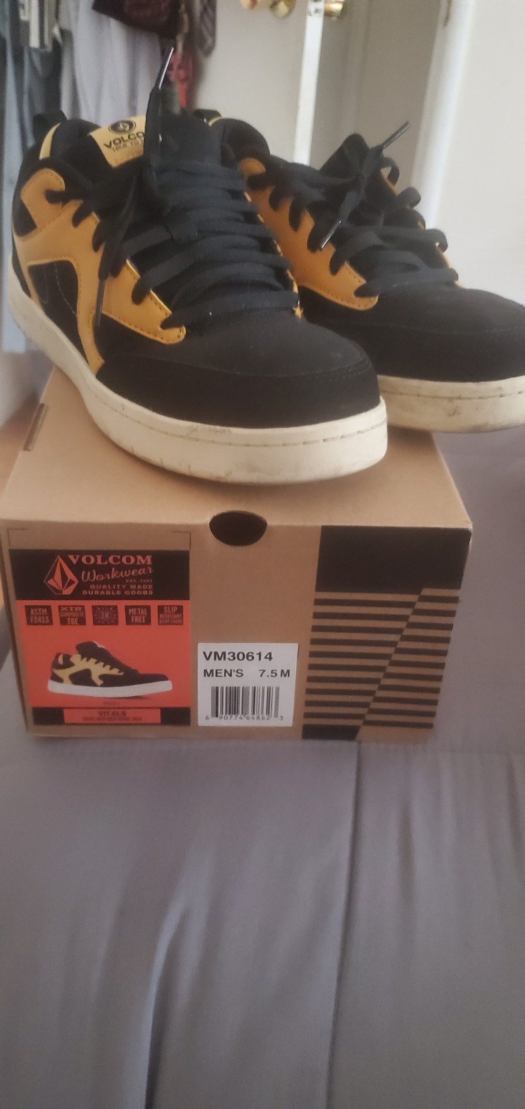 Volcom Men's Safety Toes Skate Shoes Size 7.5 M  … - image 1