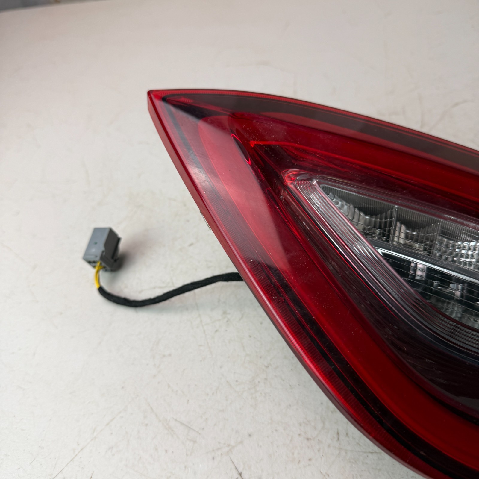 2017-2024 MASERATI LEVANTE REAR RIGHT PASSENGER INNER TAIL LIGHT LAMP 20680220