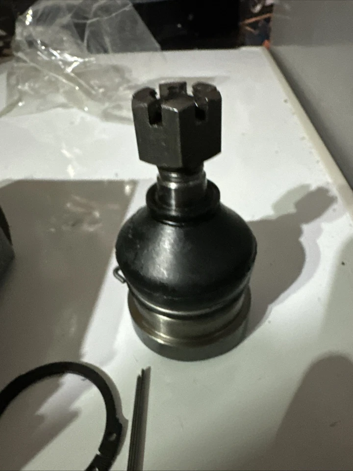 Toyota Corolla 1300 KE70/Carina/Corona 1973 - 1983 Lower LH/RH Ball Joint — 第 3/4 张图片