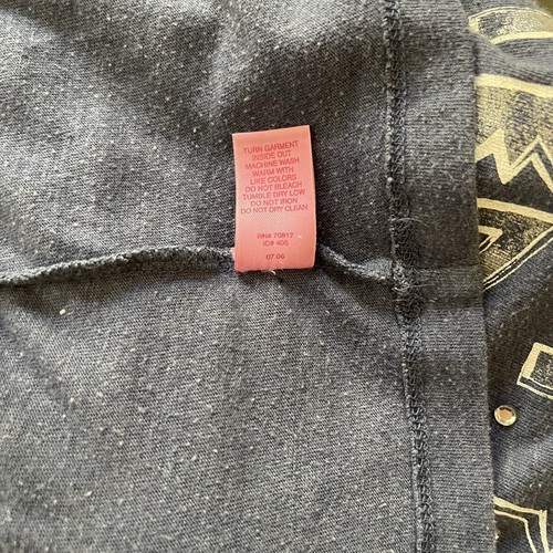 Camisa De Colección Victoria’s Secret ROSA Guitarrista Wanted Gráfico Manga Larga S - Imagen 9 de 9