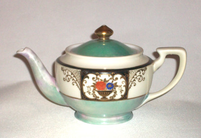 Noritake Vintage Teekanne in Elfenbein mit Blumenmuster & dezent irisierendem Grün