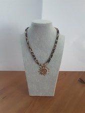 Tiger pattern ribbon chain necklace.