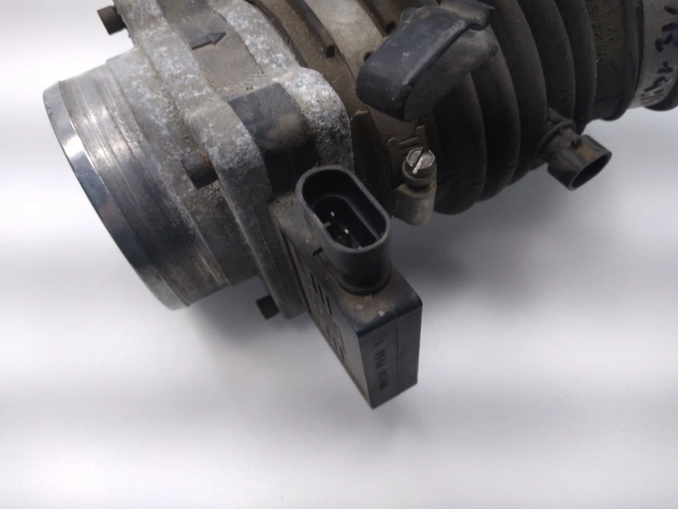 Датчик массового расхода воздуха 1997-2003 Chevrolet Malibu с трубкой воздуховода б/у от оригинального производителя 24505502 - Изображение 4 из 4