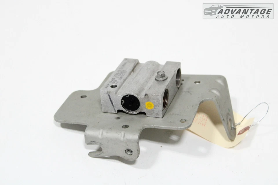 Lincoln Continental 2017-2020 transmisión automática enfriador de aceite soporte de válvula OEM Foto 2 de 4