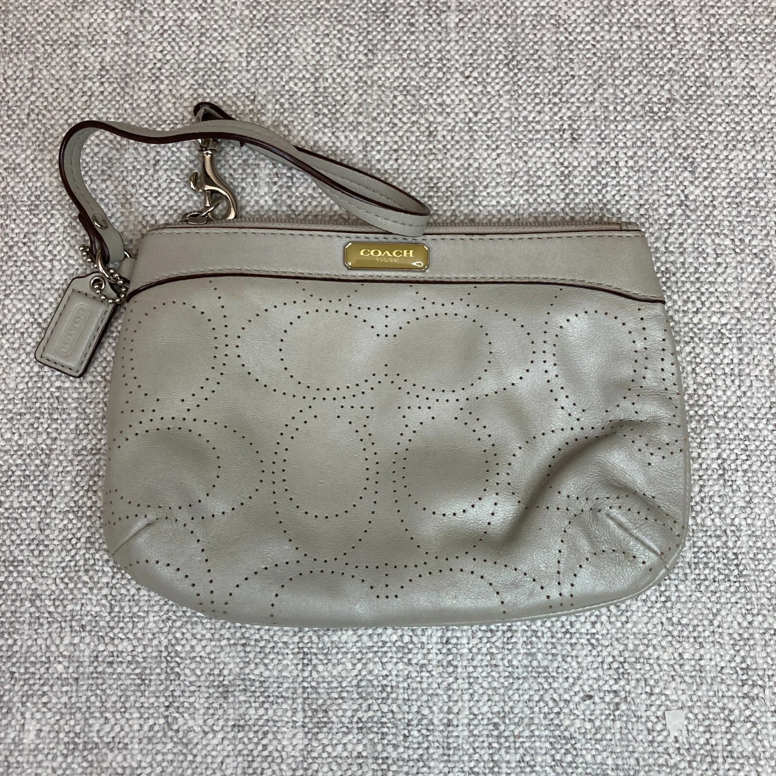 Coach Signature C Braccialetto in pelle traforata grigio