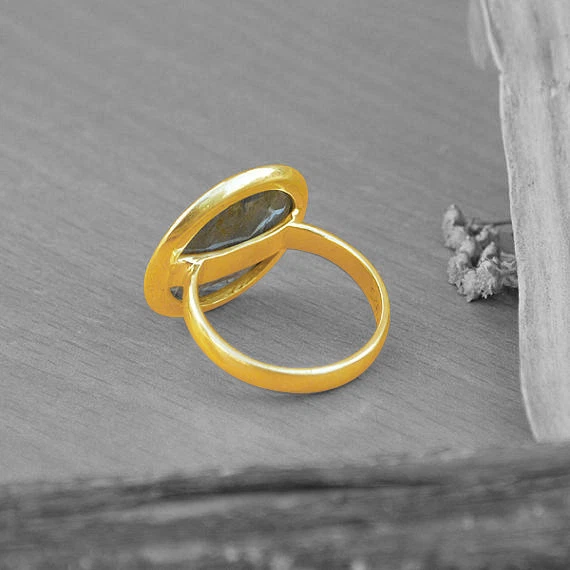 Anillo de regalo hecho a mano de oro amarillo de 14 quilates con piedras preciosas de labradorita facetadas al fuego talla 7 Foto 3 de 3