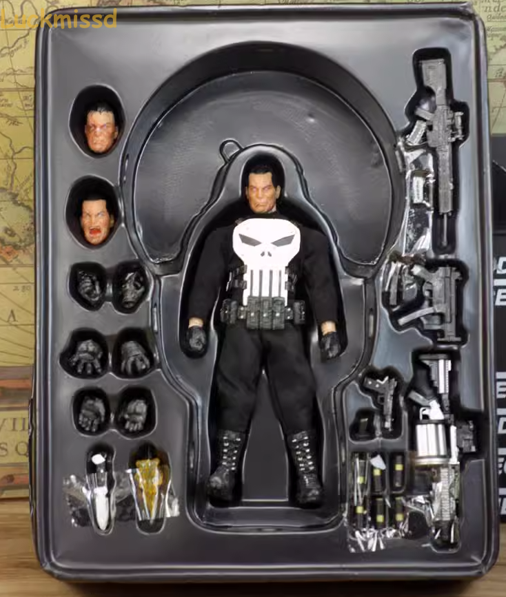 Mezco The Punisher Frank 1/12 Scale Collectible 6