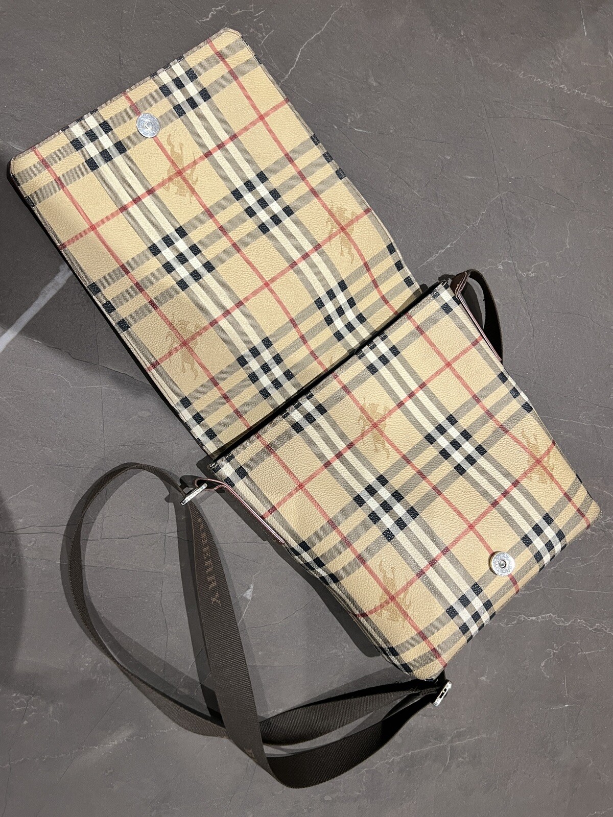 Foto 18 di 22