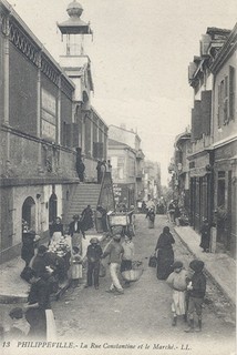 CPA Philippeville (Algérie) La Rue Constantine et le Marché / Superbe