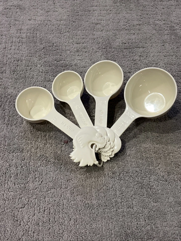 Chicken Measuring Spoons Set of 5 Plastic Nesting Rooster  Vintage Paula Deen  - Image 2 of 2
