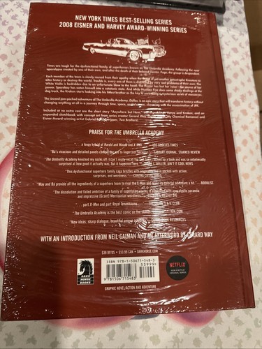 The Umbrella Academy Library Edition #2 (Dark Horse Comics) - Picture 2 of 2