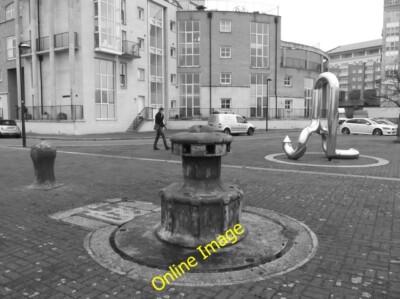 Photo 6x4 Hydraulic Capstan Poplar/TQ3780 This capstan and another acros c2013
