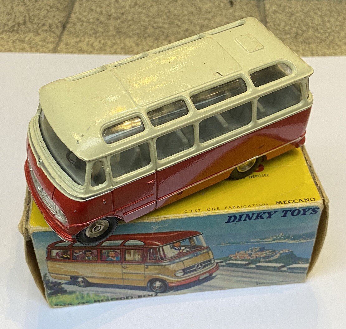 Dinky Toys 541 Mercedes Car 1963 - Echelle 1/43 - Rouge/Crème - Quasi Neuf