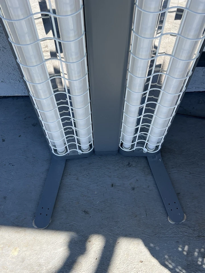 Lámpara de Fototerapia DAAVLIN 7 Ser CT 311-4 Usada Excelente Estado de Funcionamiento Foto 2 de 4